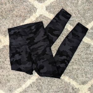 Lululemon Black/Grey Camo Leggings Size 2, 25" Length, High Rise